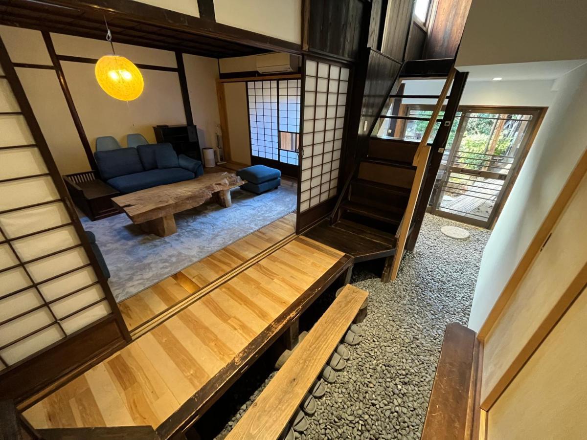 Only One Group Stays Per Day -Tenmaya-家族や仲間と貸し切りゲストハウス 天満屋 Nakatsugawa Exteriör bild