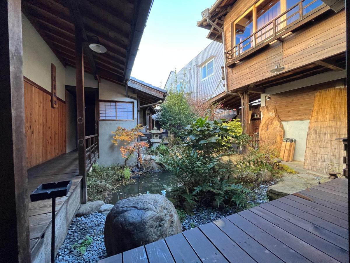 Only One Group Stays Per Day -Tenmaya-家族や仲間と貸し切りゲストハウス 天満屋 Nakatsugawa Exteriör bild